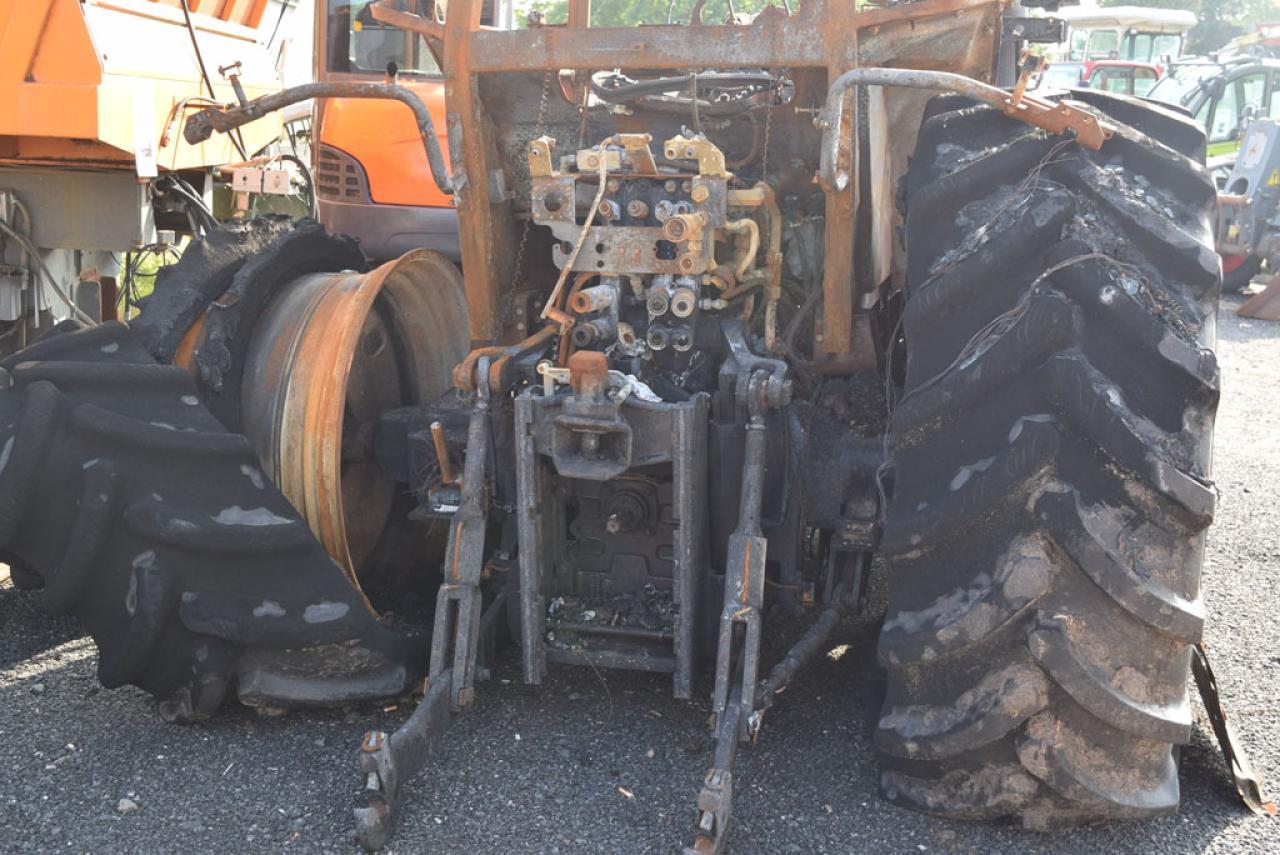 Massey Ferguson 6480 *Brandschaden* - جرار: صور 4 Massey Ferguson 6480 *Brandschaden* - جرار: صور 4