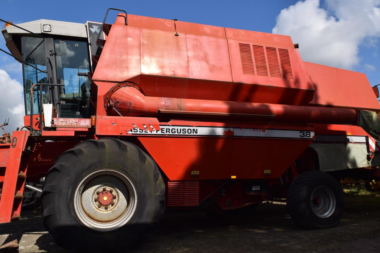 Massey Ferguson MF 38 - حصادة شاملة: صور 3 Massey Ferguson MF 38 - حصادة شاملة: صور 3