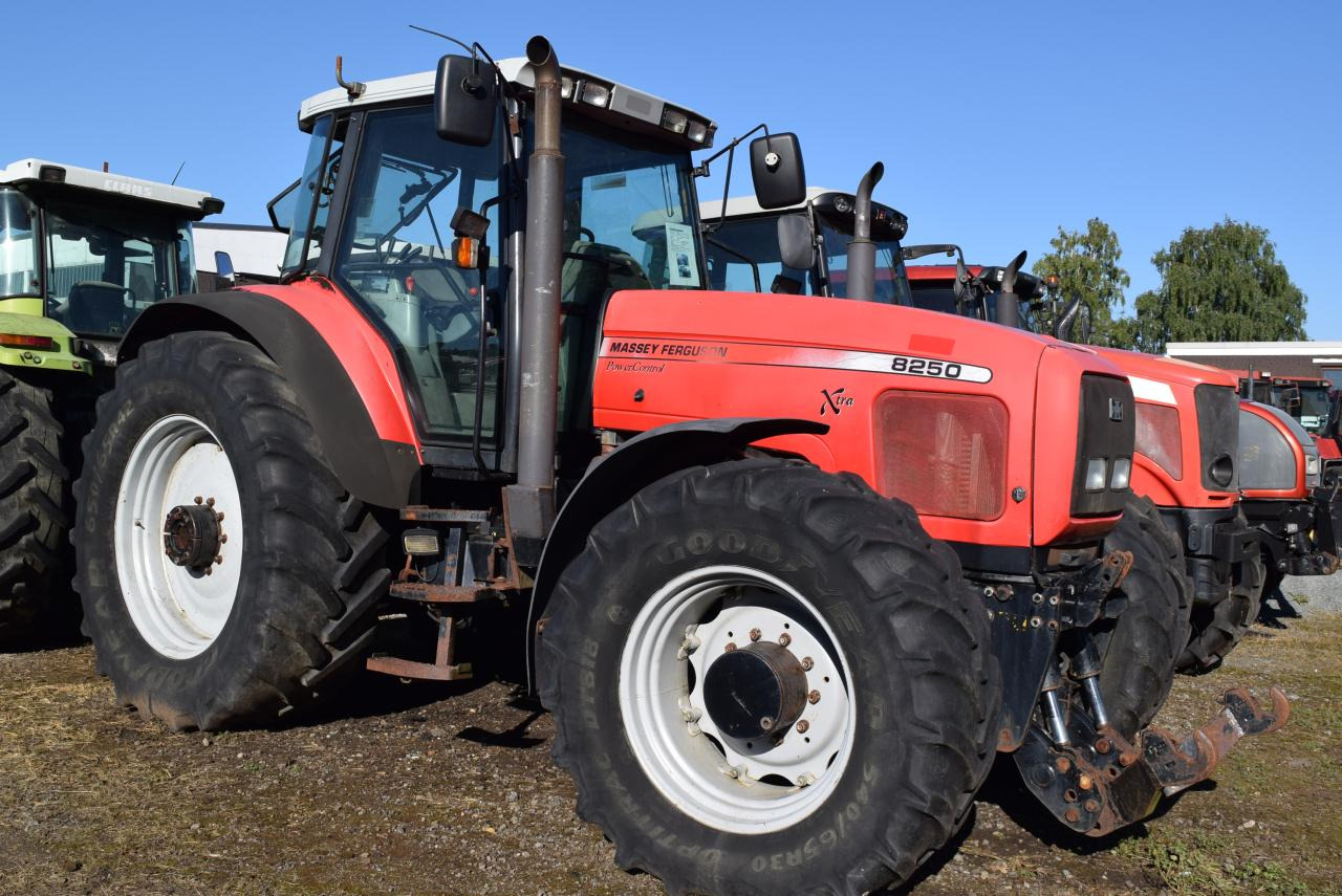 Massey Ferguson MF 8250 - جرار: صور 1 Massey Ferguson MF 8250 - جرار: صور 1