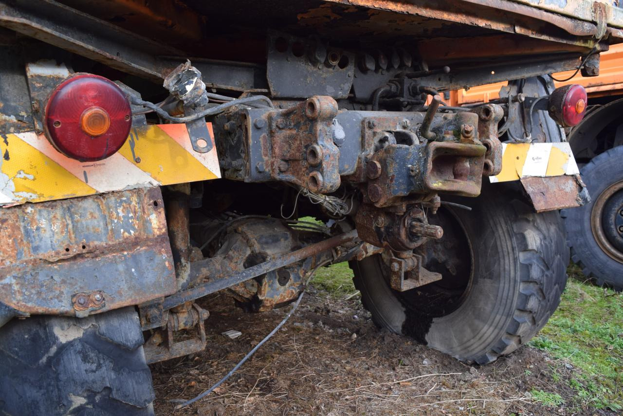 Mercedes-Benz Unimog U 1200 - سيارة بلدية: صور 5 Mercedes-Benz Unimog U 1200 - سيارة بلدية: صور 5