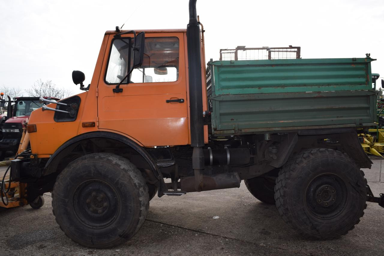 Mercedes-Benz Unimog U 1200 - سيارة بلدية: صور 3 Mercedes-Benz Unimog U 1200 - سيارة بلدية: صور 3