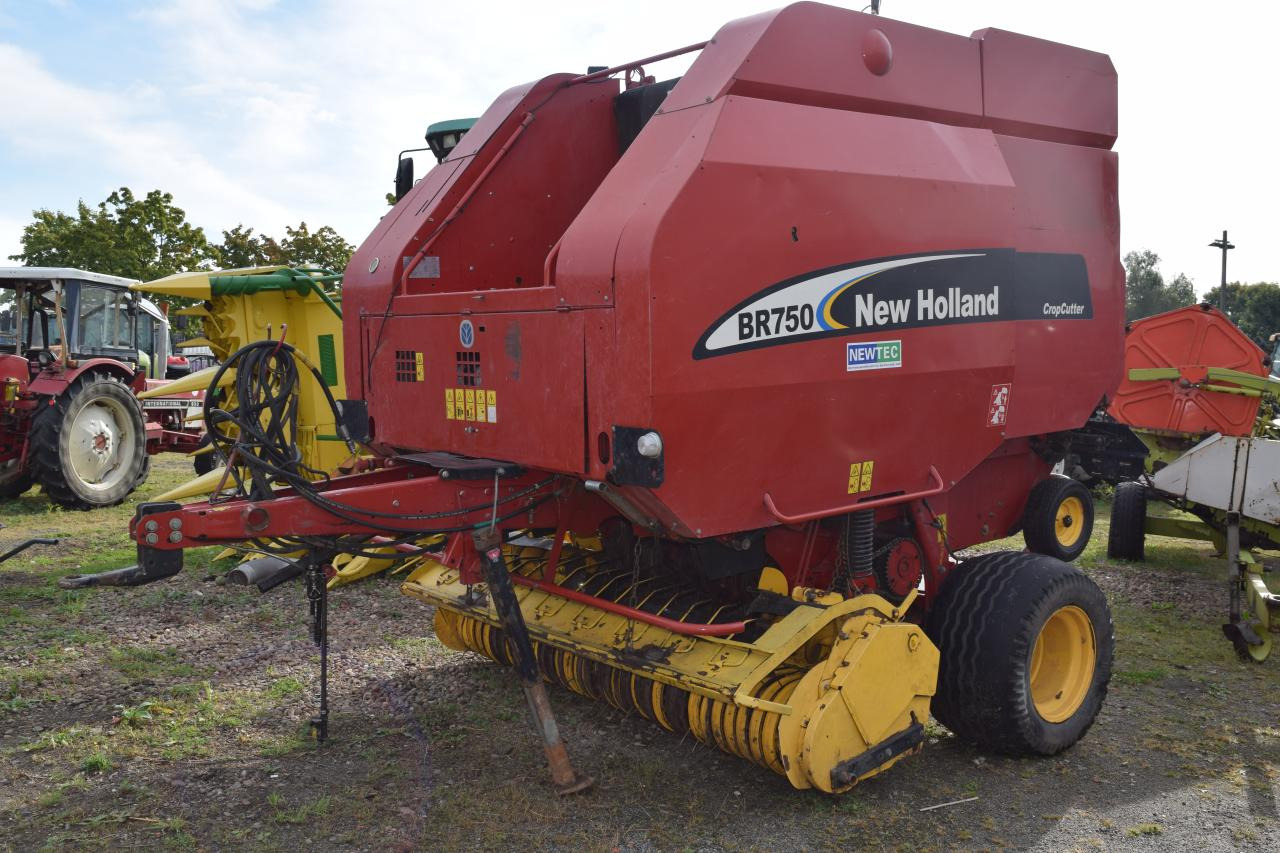 New Holland BR 750 CropCutter - مكبس القش الدائري: صور 1 New Holland BR 750 CropCutter - مكبس القش الدائري: صور 1