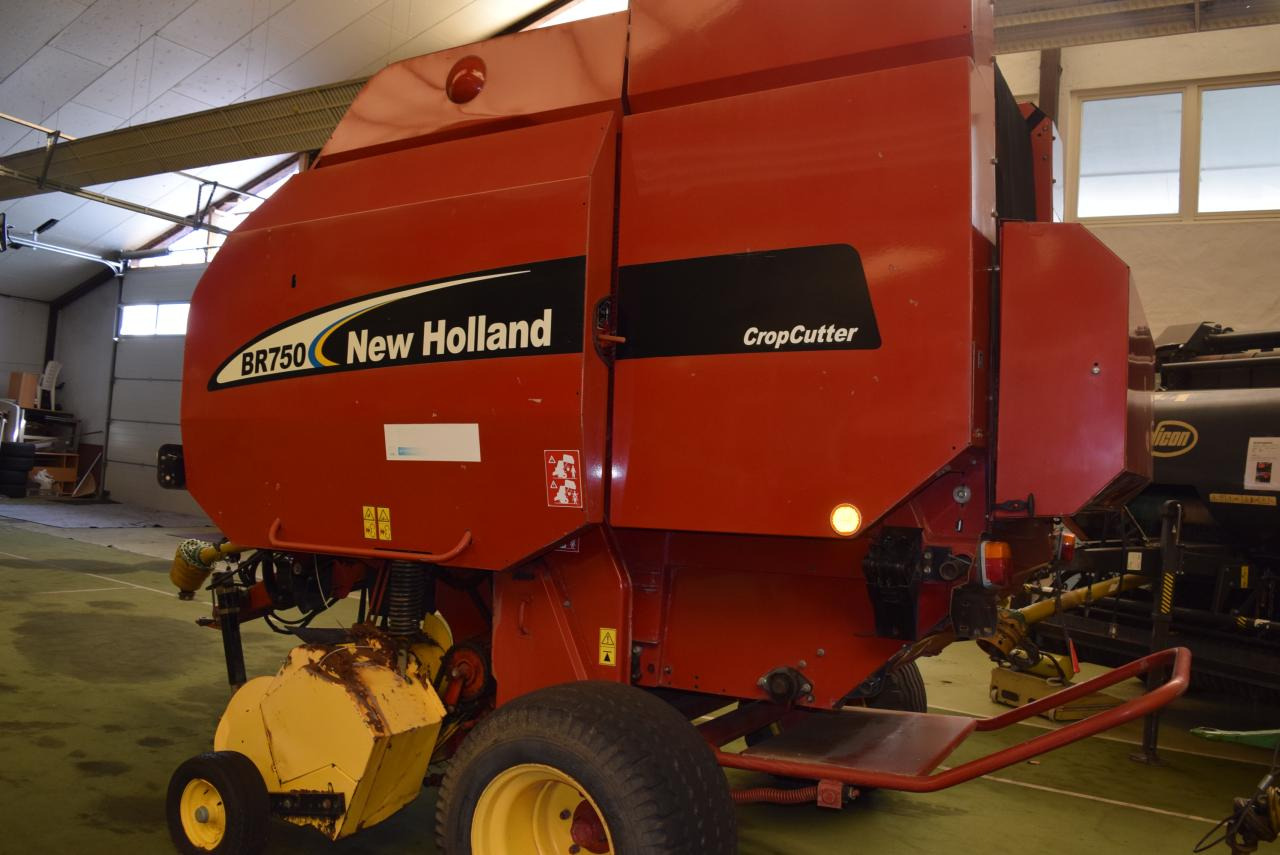 New Holland BR 750 CropCutter - مكبس القش الدائري: صور 4 New Holland BR 750 CropCutter - مكبس القش الدائري: صور 4