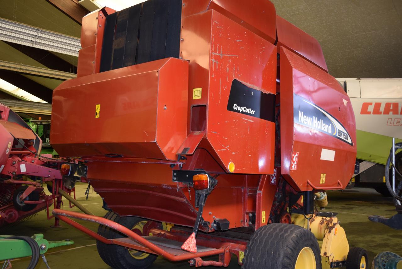 New Holland BR 750 CropCutter - مكبس القش الدائري: صور 3 New Holland BR 750 CropCutter - مكبس القش الدائري: صور 3