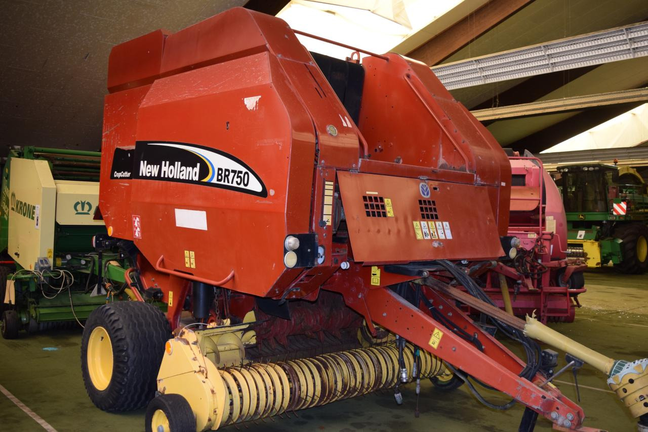 New Holland BR 750 CropCutter - مكبس القش الدائري: صور 1 New Holland BR 750 CropCutter - مكبس القش الدائري: صور 1