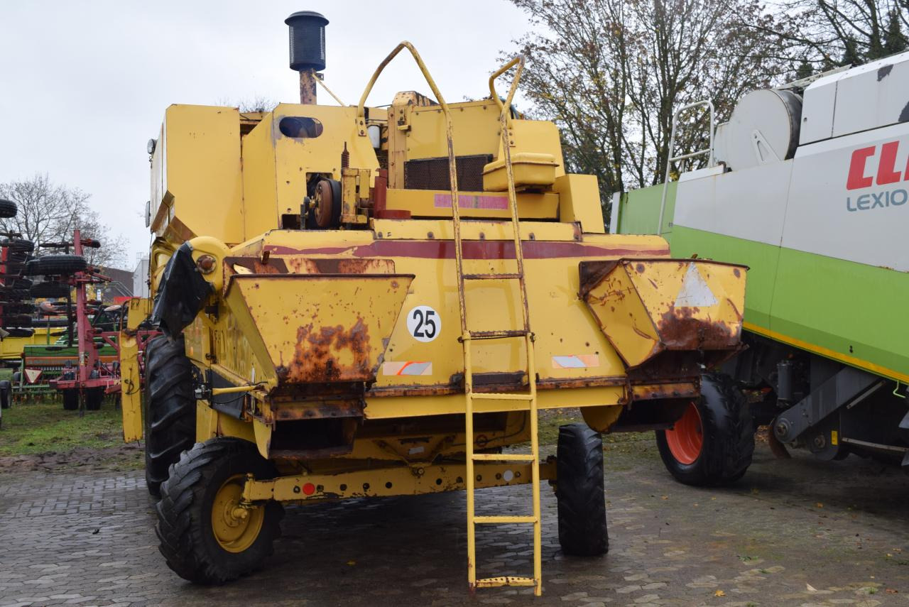 New Holland TF 42 - حصادة شاملة: صور 4 New Holland TF 42 - حصادة شاملة: صور 4