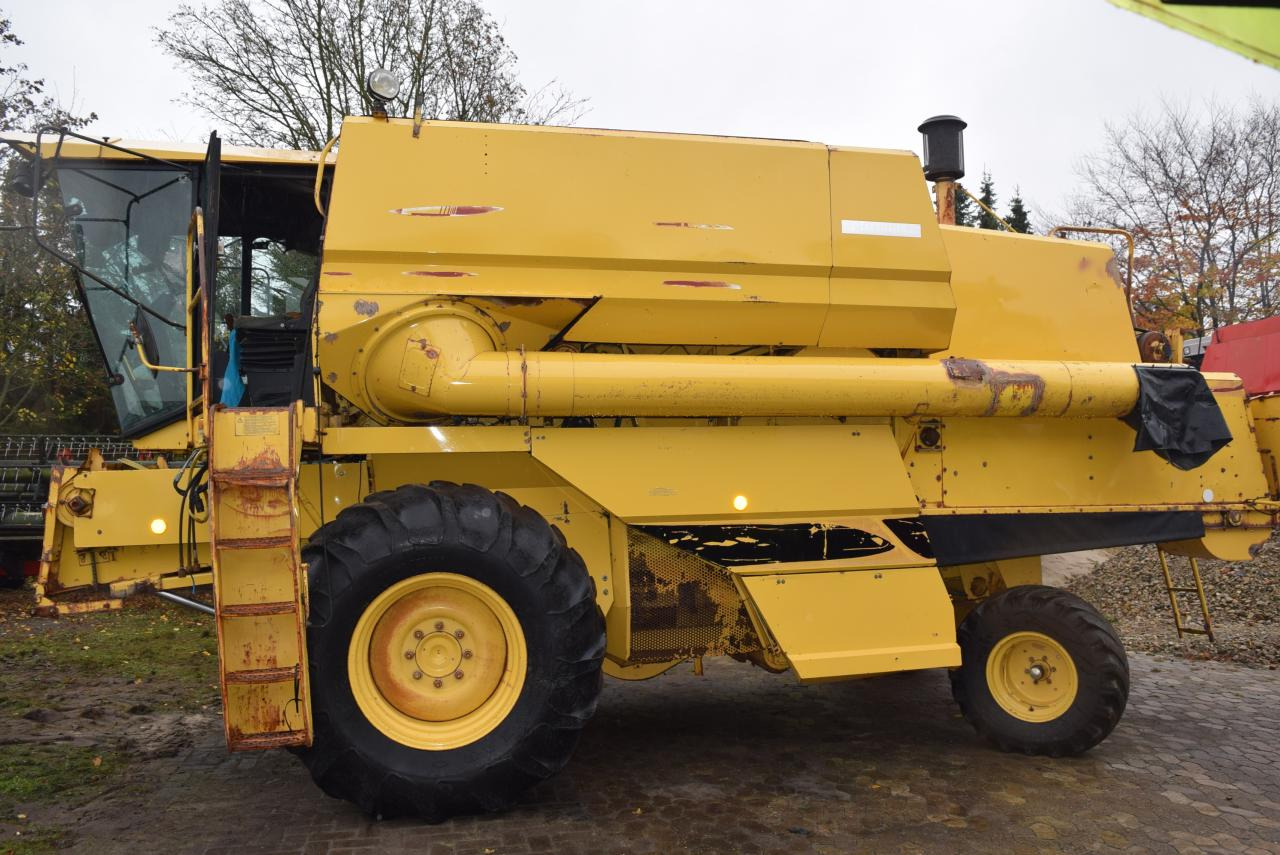 New Holland TF 42 - حصادة شاملة: صور 1 New Holland TF 42 - حصادة شاملة: صور 1