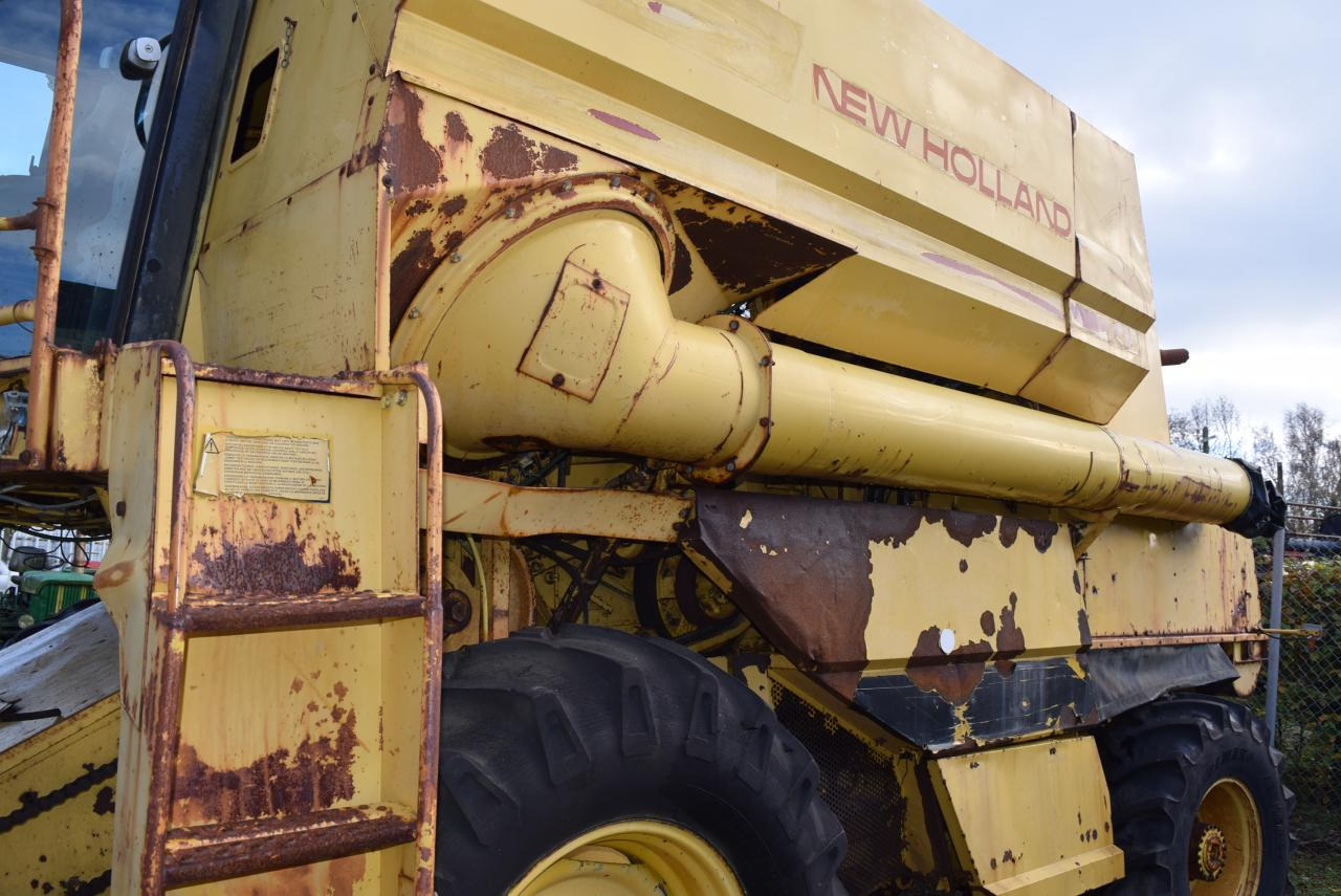 New Holland TF 44 - حصادة شاملة: صور 3 New Holland TF 44 - حصادة شاملة: صور 3