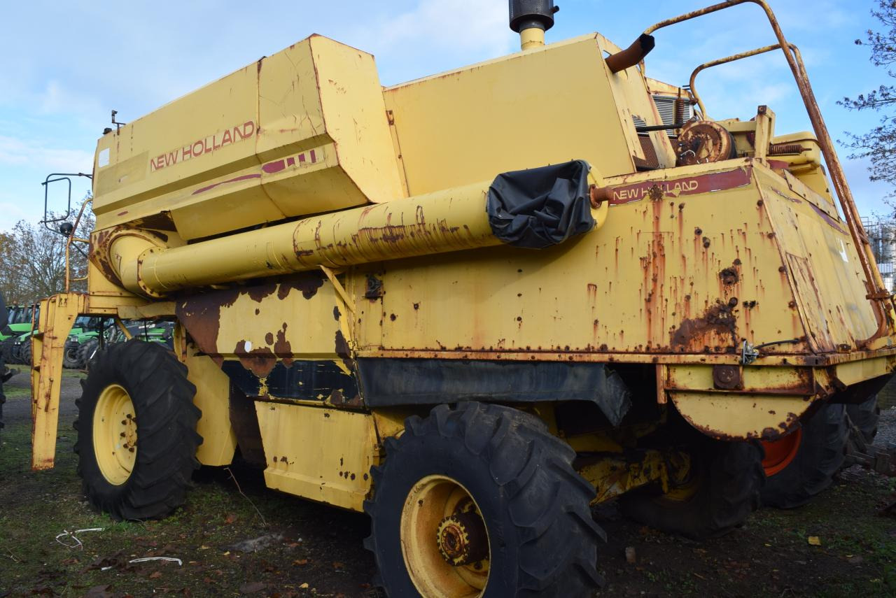 New Holland TF 44 - حصادة شاملة: صور 2 New Holland TF 44 - حصادة شاملة: صور 2