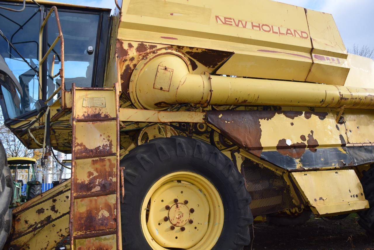 New Holland TF 44 - حصادة شاملة: صور 5 New Holland TF 44 - حصادة شاملة: صور 5