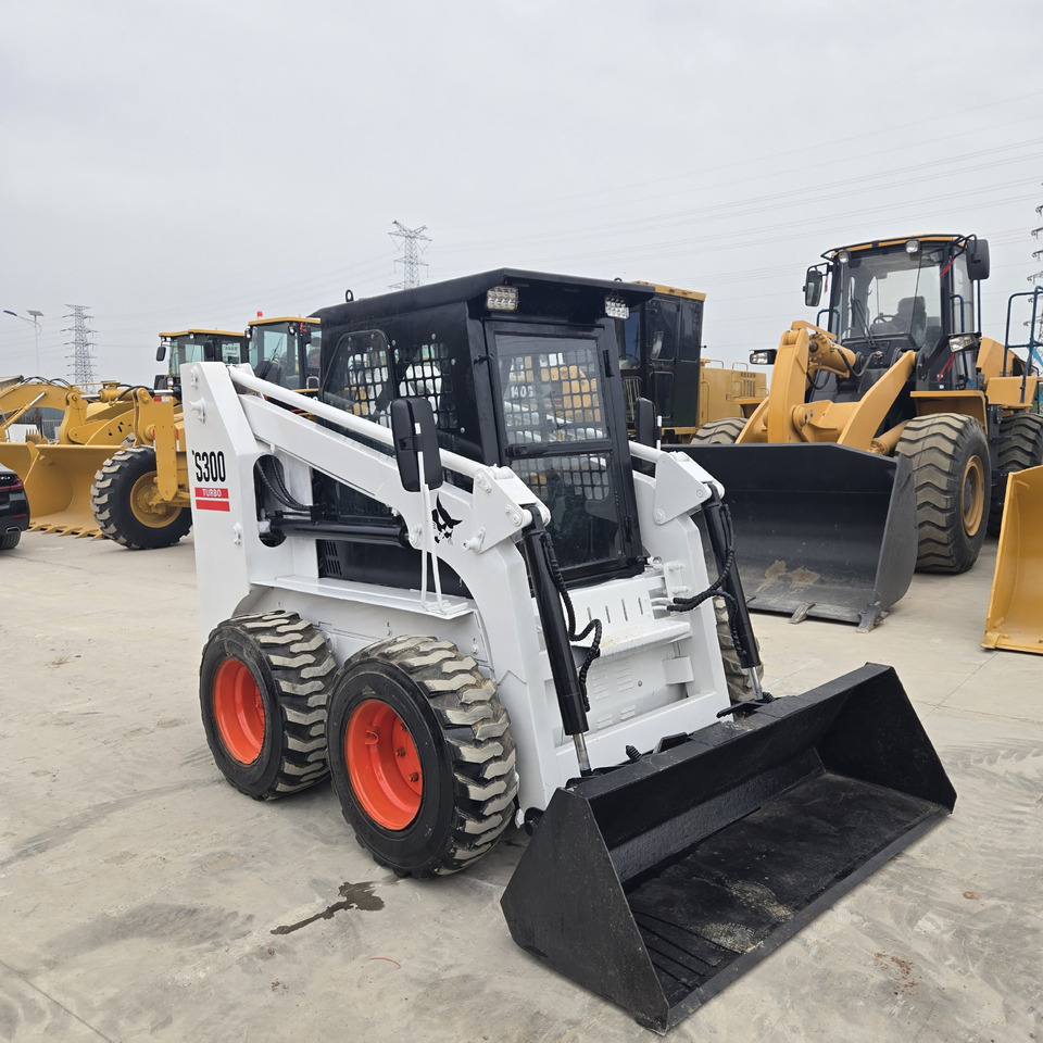 BOBCAT S300 - شيول صغير: صور 5 BOBCAT S300 - شيول صغير: صور 5