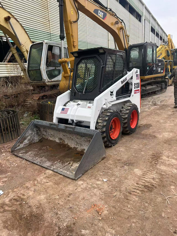 Bobcat S130 - شيول صغير: صور 3 Bobcat S130 - شيول صغير: صور 3