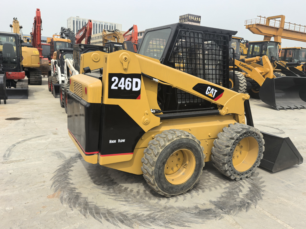 CAT 246D - شيول صغير: صور 1 CAT 246D - شيول صغير: صور 1