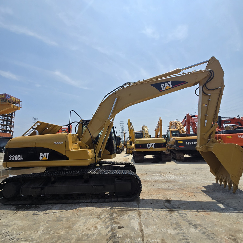 CAT 320C - حفارات زحافة: صور 1 CAT 320C - حفارات زحافة: صور 1
