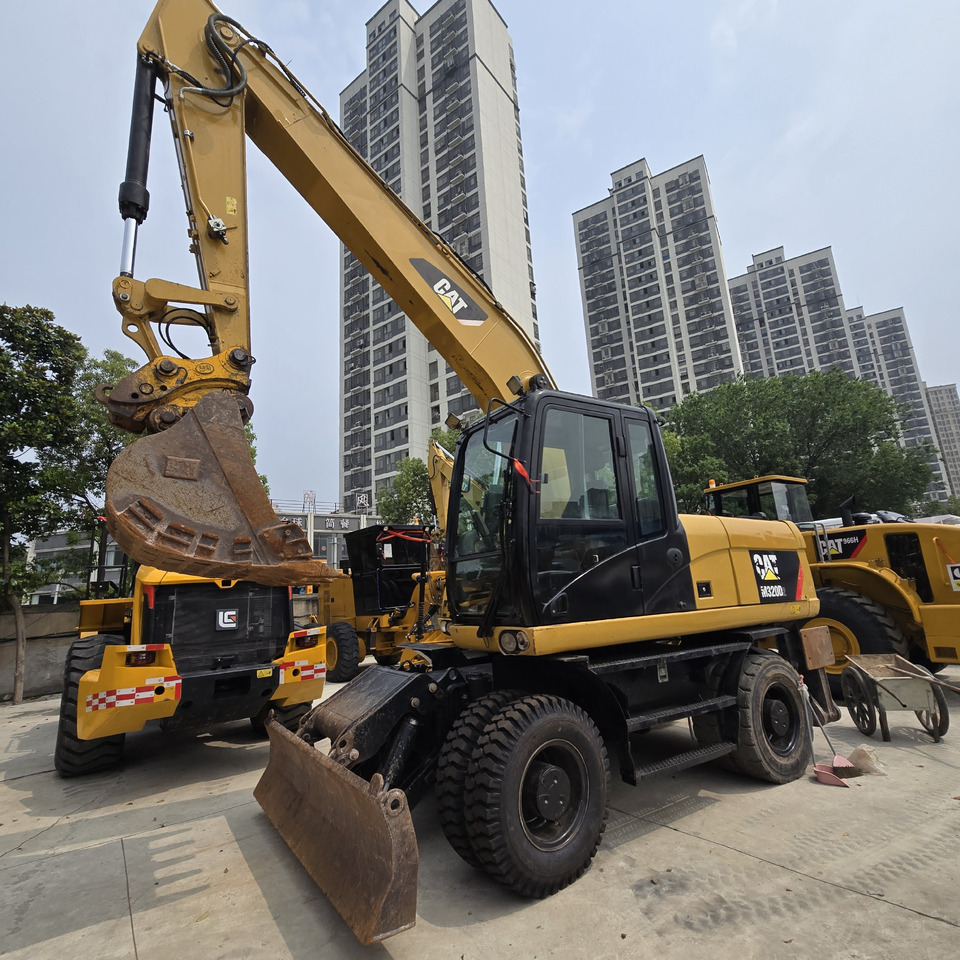 CAT M320D2 - حفارة على عجلات: صور 1 CAT M320D2 - حفارة على عجلات: صور 1