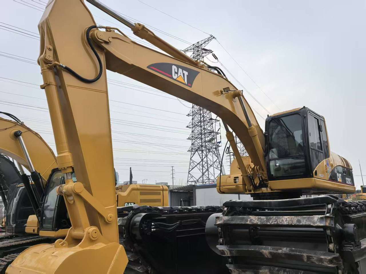 CATERPILLAR 320C boat excavator - حفارات برمائية: صور 4 CATERPILLAR 320C boat excavator - حفارات برمائية: صور 4