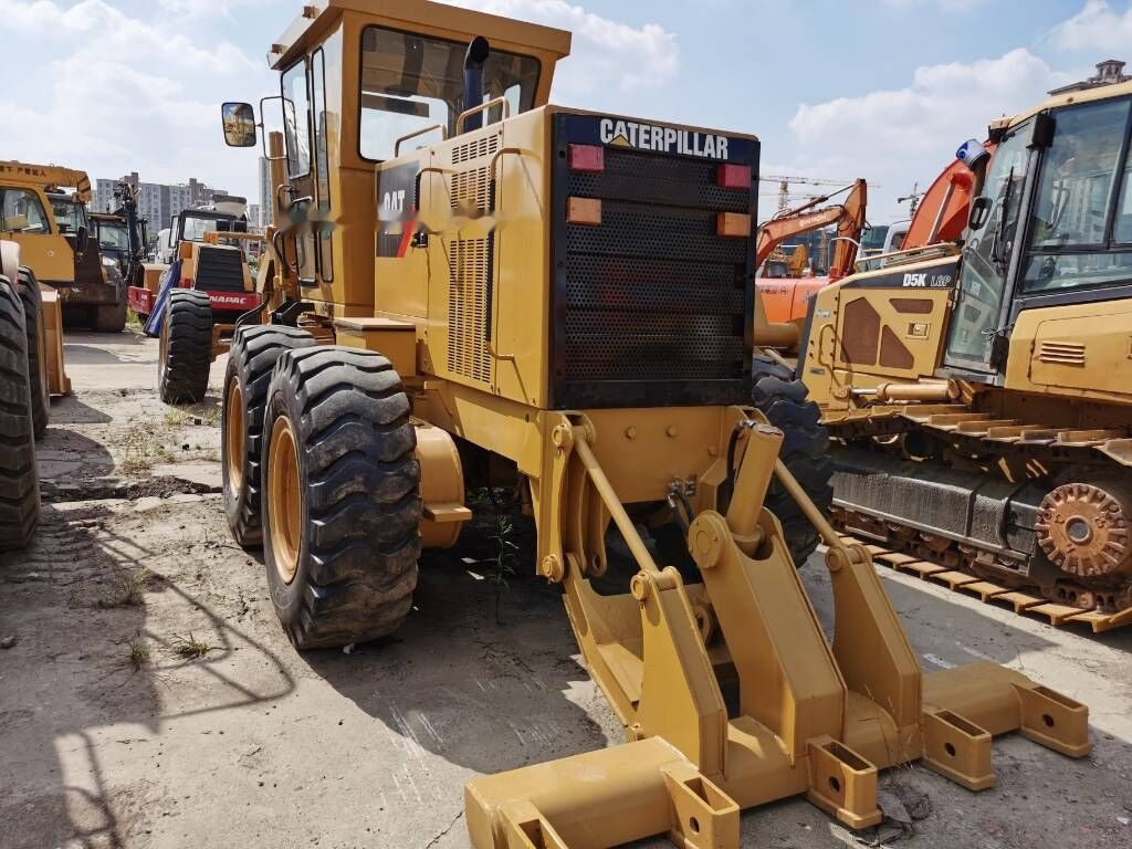 Caterpillar 120 H - آلة تسوية الأرض: صور 1 Caterpillar 120 H - آلة تسوية الأرض: صور 1