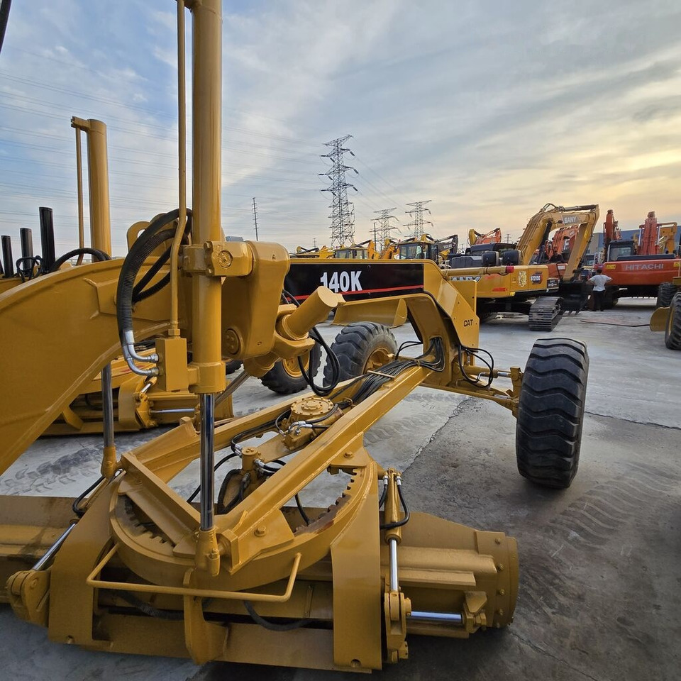 Caterpillar 140K - آلة تسوية الأرض: صور 5 Caterpillar 140K - آلة تسوية الأرض: صور 5