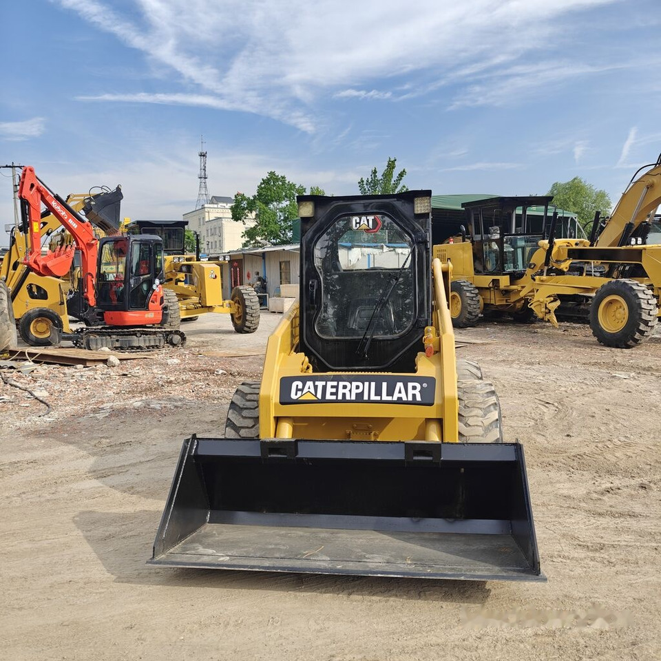 شيول صغير Caterpillar 226B: صور 8 شيول صغير Caterpillar 226B: صور 8