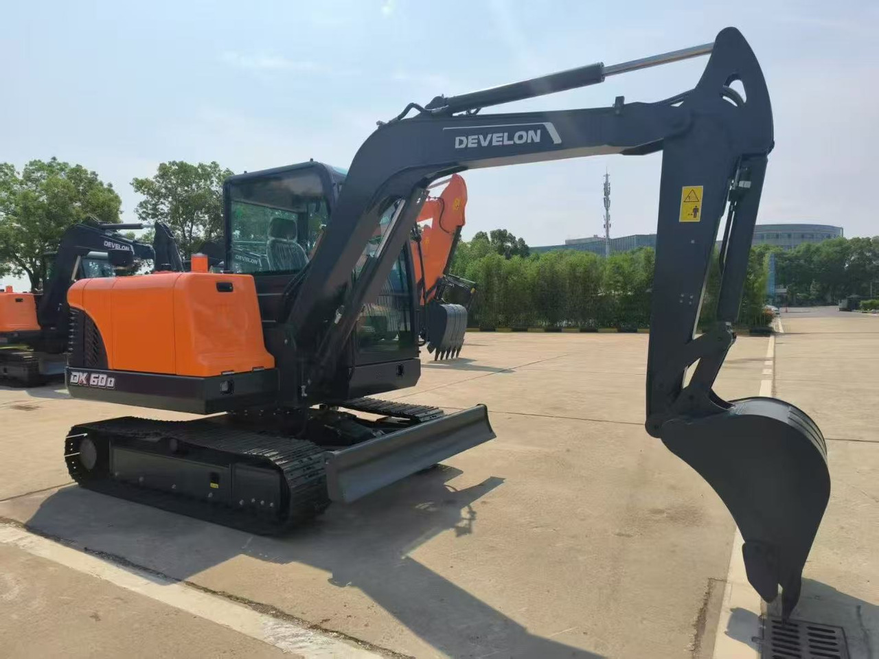 DOOSAN DX60D - حفارة مصغرة: صور 1 DOOSAN DX60D - حفارة مصغرة: صور 1