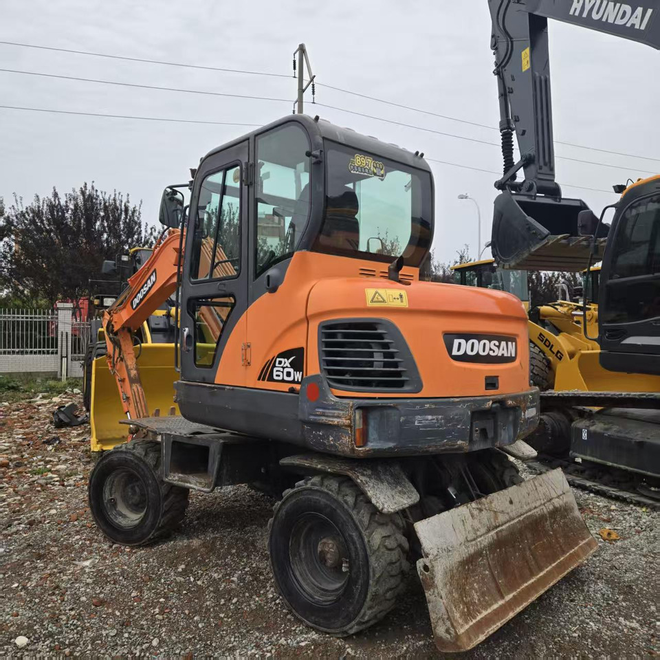 DOOSAN DX60W - حفارة على عجلات: صور 5 DOOSAN DX60W - حفارة على عجلات: صور 5