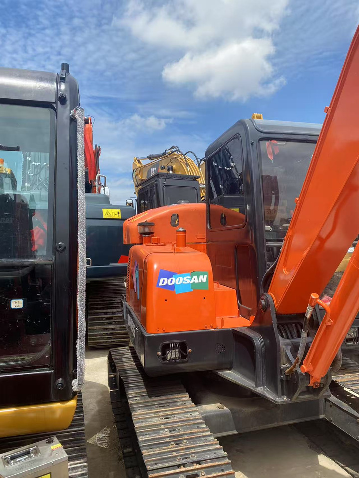 Doosan DH55 - حفارة مصغرة: صور 2 Doosan DH55 - حفارة مصغرة: صور 2