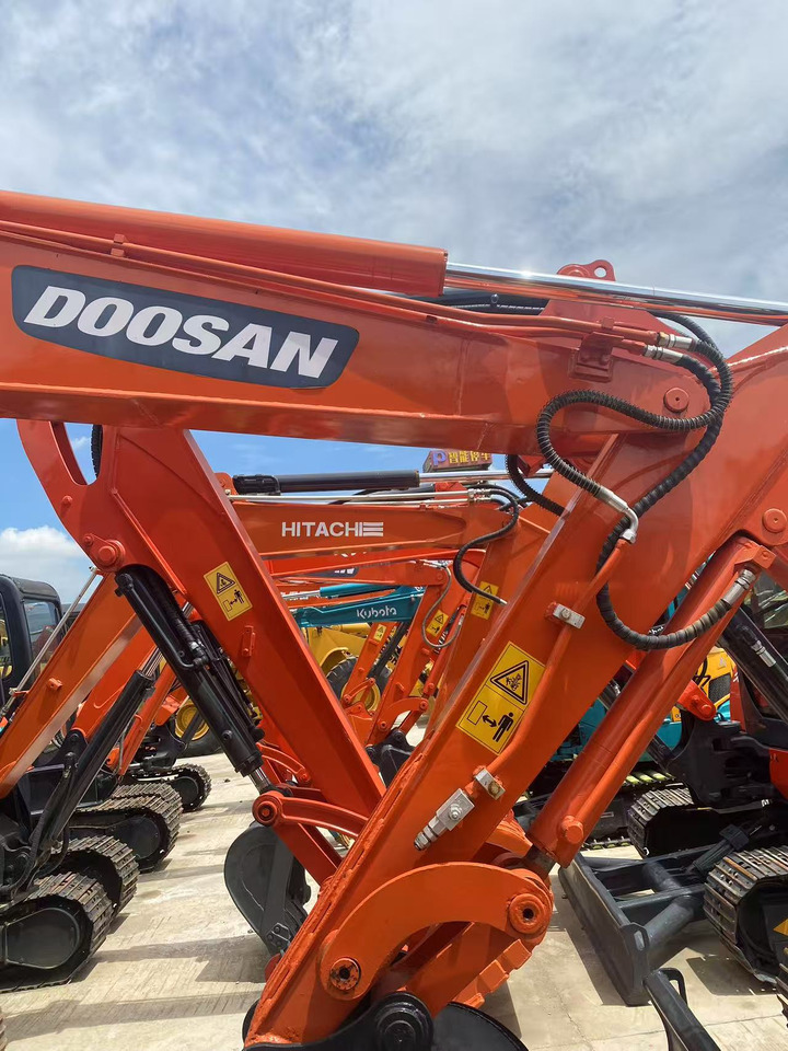 Doosan DH55 - حفارة مصغرة: صور 3 Doosan DH55 - حفارة مصغرة: صور 3