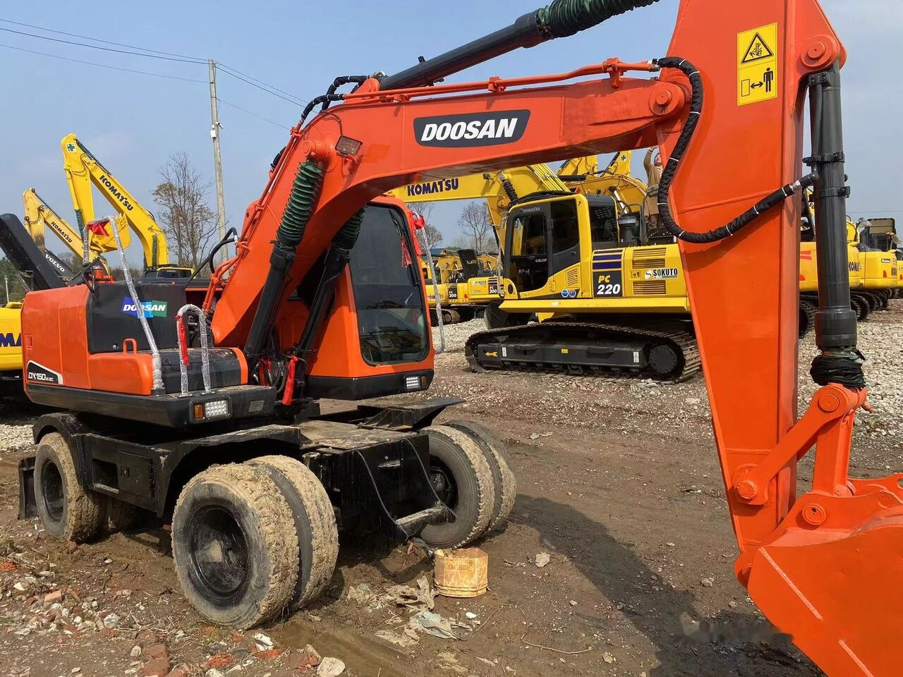 حفارة على عجلات Doosan DX150W: صور 7