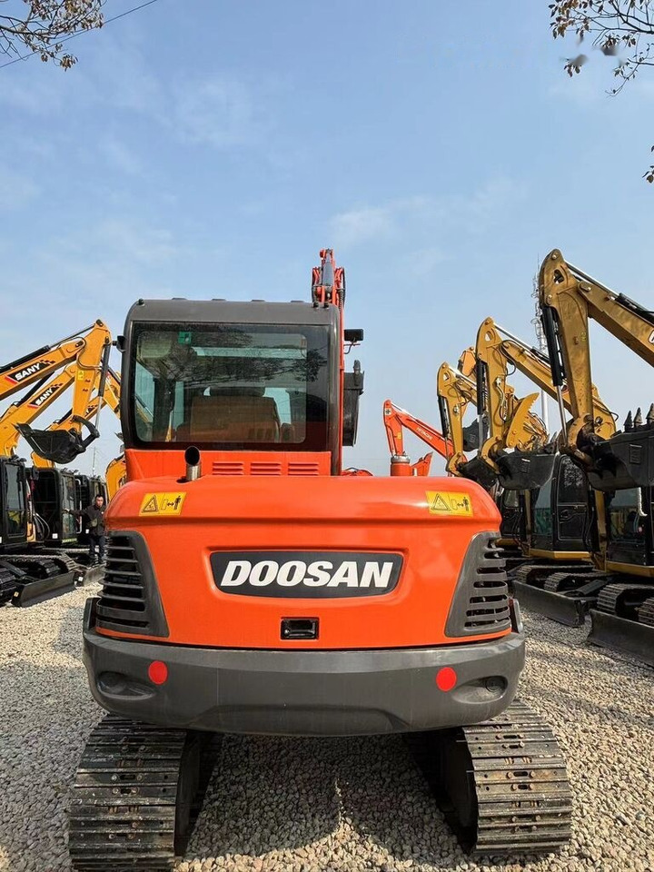 Doosan DX60 - حفارة مصغرة: صور 2 Doosan DX60 - حفارة مصغرة: صور 2