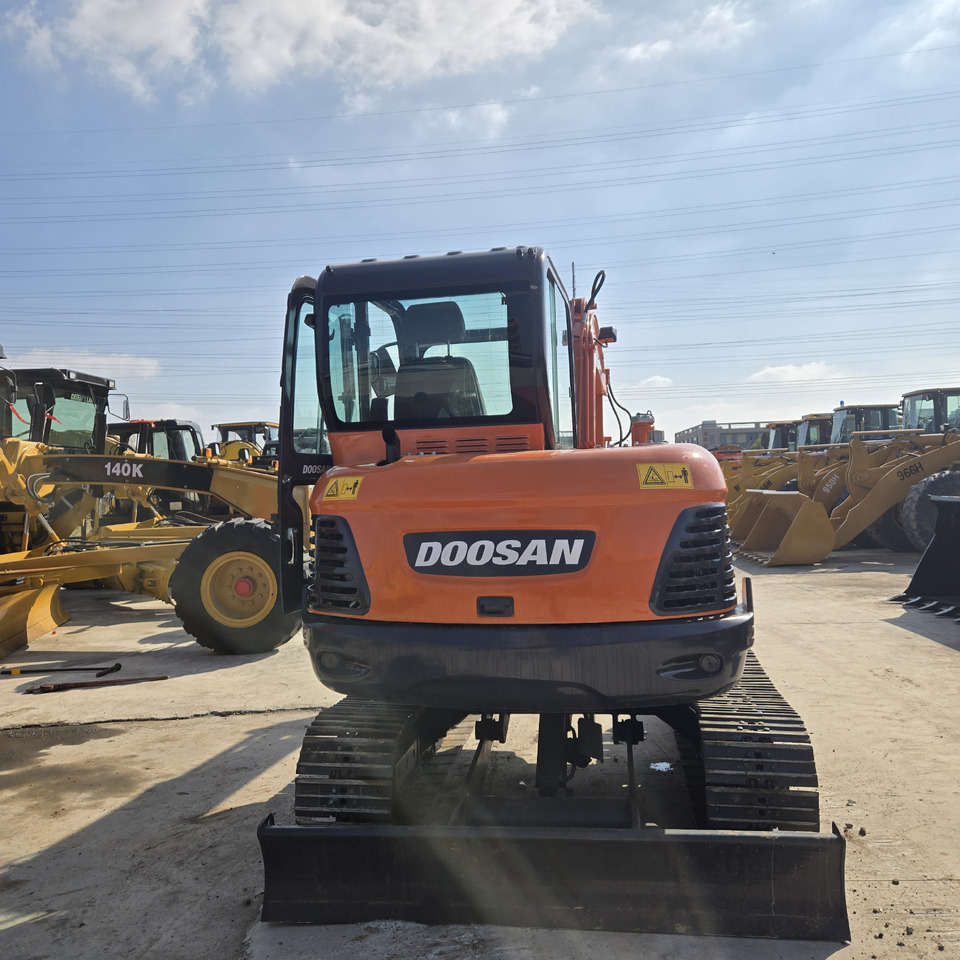Doosan DX60 - حفارة مصغرة: صور 5 Doosan DX60 - حفارة مصغرة: صور 5