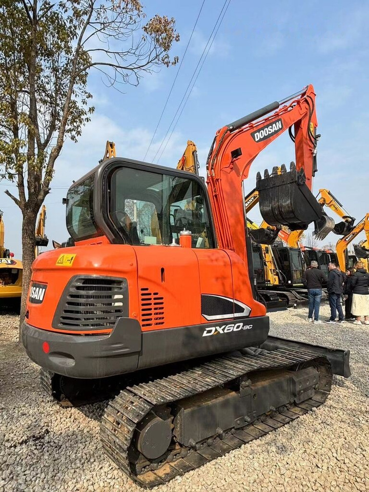Doosan DX60 - حفارة مصغرة: صور 1 Doosan DX60 - حفارة مصغرة: صور 1