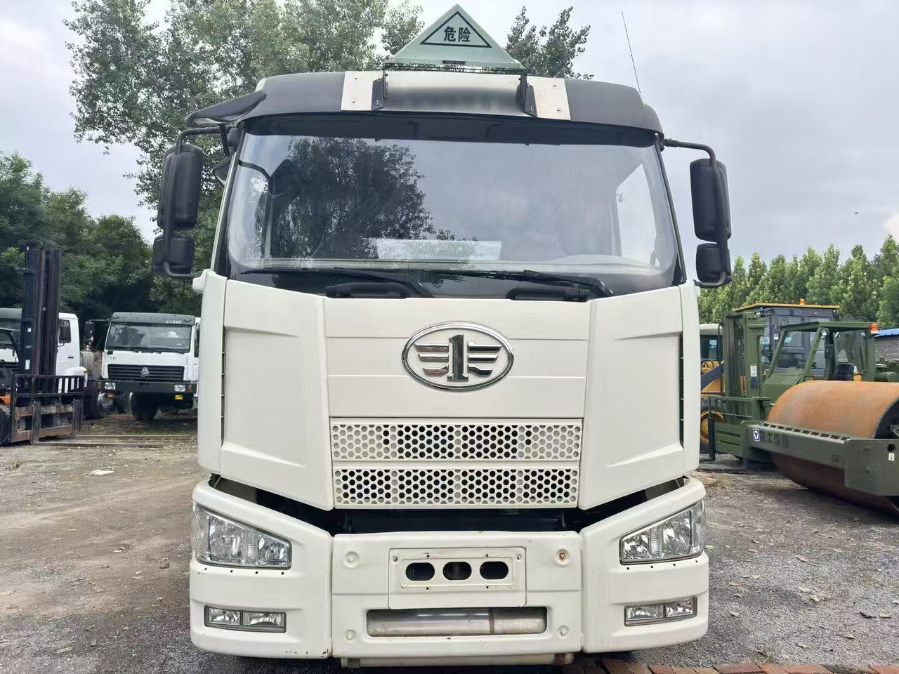 FAW tanker truck - شاحنة صهريج: صور 5 FAW tanker truck - شاحنة صهريج: صور 5