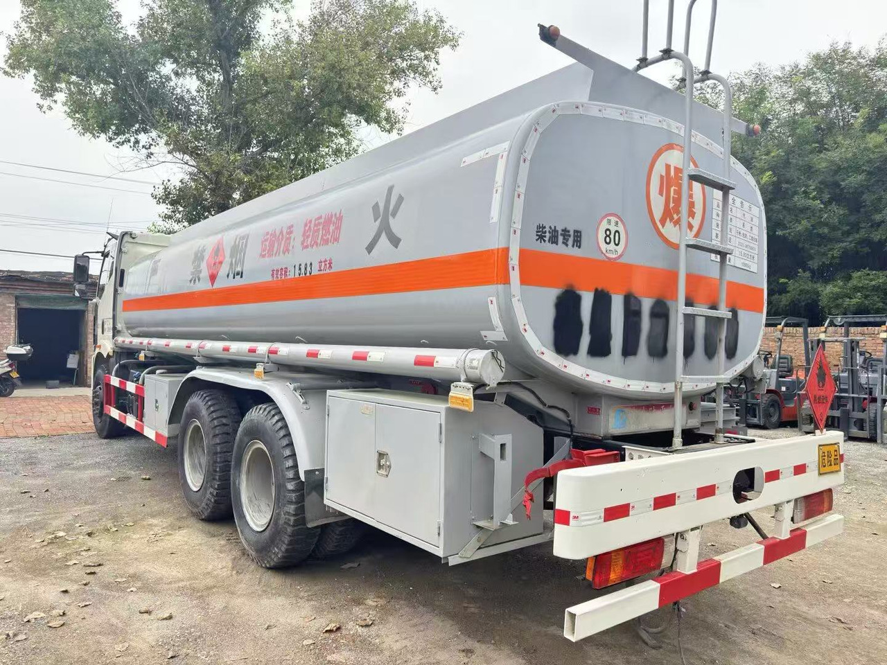 FAW tanker truck - شاحنة صهريج: صور 2 FAW tanker truck - شاحنة صهريج: صور 2
