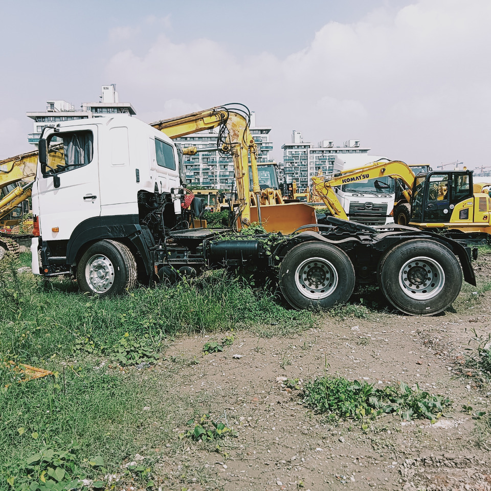 HINO 700 - شاحنة جرار: صور 5 HINO 700 - شاحنة جرار: صور 5