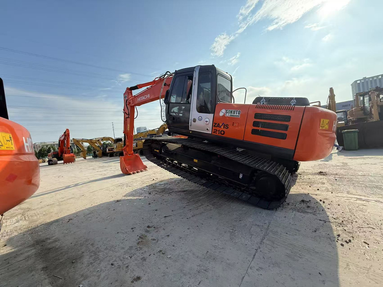 HITACHI ZX210 - حفارات زحافة: صور 3 HITACHI ZX210 - حفارات زحافة: صور 3