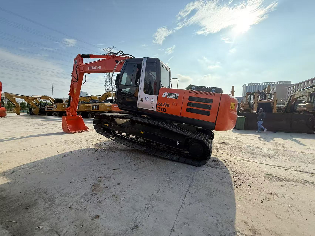 HITACHI ZX210 - حفارات زحافة: صور 3 HITACHI ZX210 - حفارات زحافة: صور 3