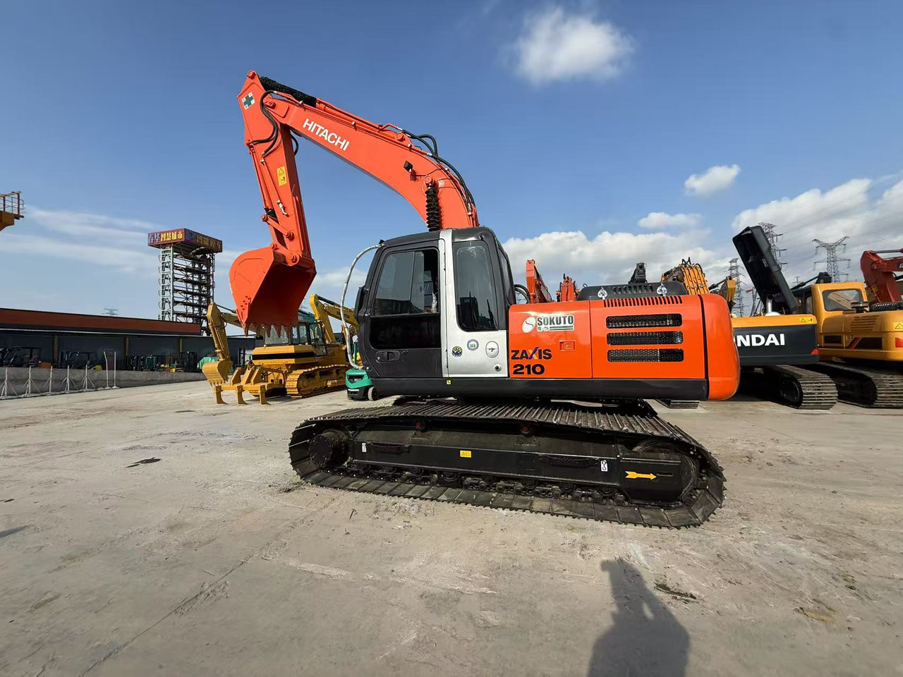HITACHI ZX210 - حفارات زحافة: صور 1 HITACHI ZX210 - حفارات زحافة: صور 1