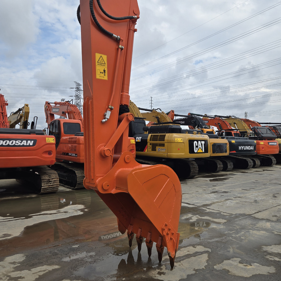 HITACHI ZX210 - حفارات زحافة: صور 2 HITACHI ZX210 - حفارات زحافة: صور 2
