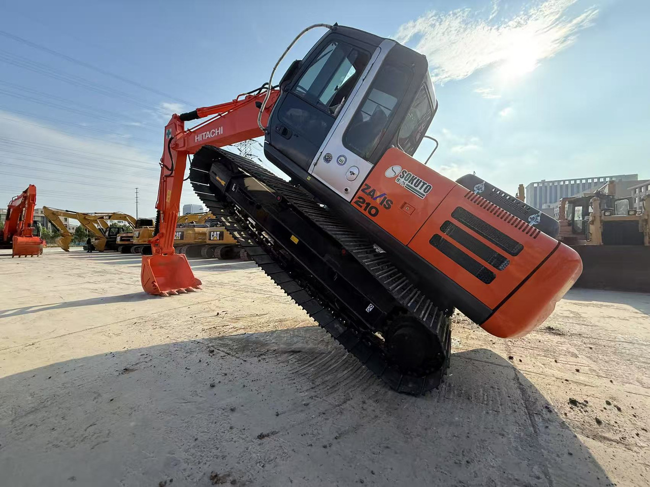 HITACHI ZX210 - حفارات زحافة: صور 5 HITACHI ZX210 - حفارات زحافة: صور 5