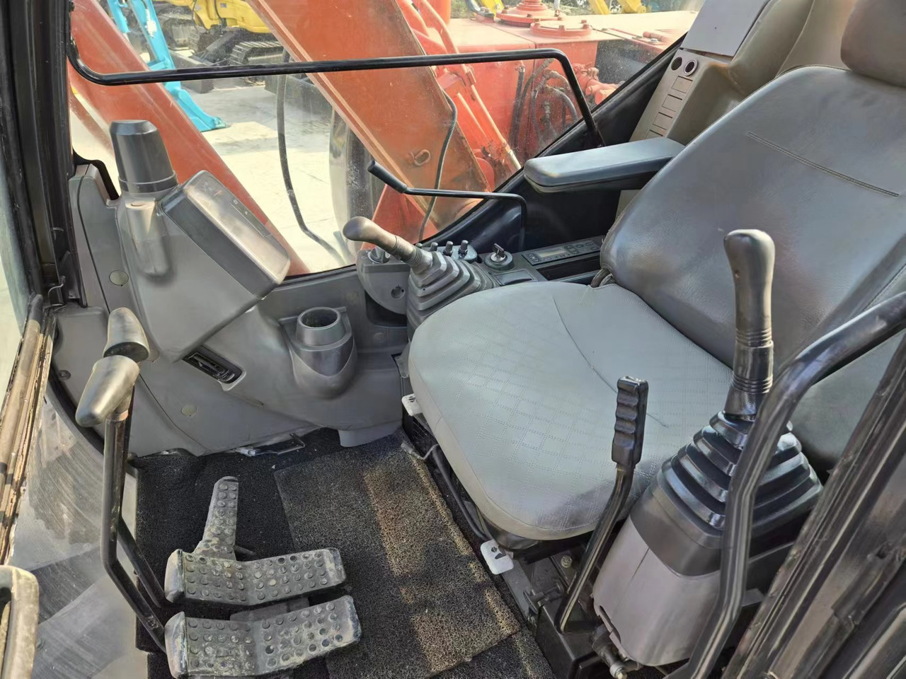 حفارة مصغرة HITACHI ZX60: صور 8 حفارة مصغرة HITACHI ZX60: صور 8