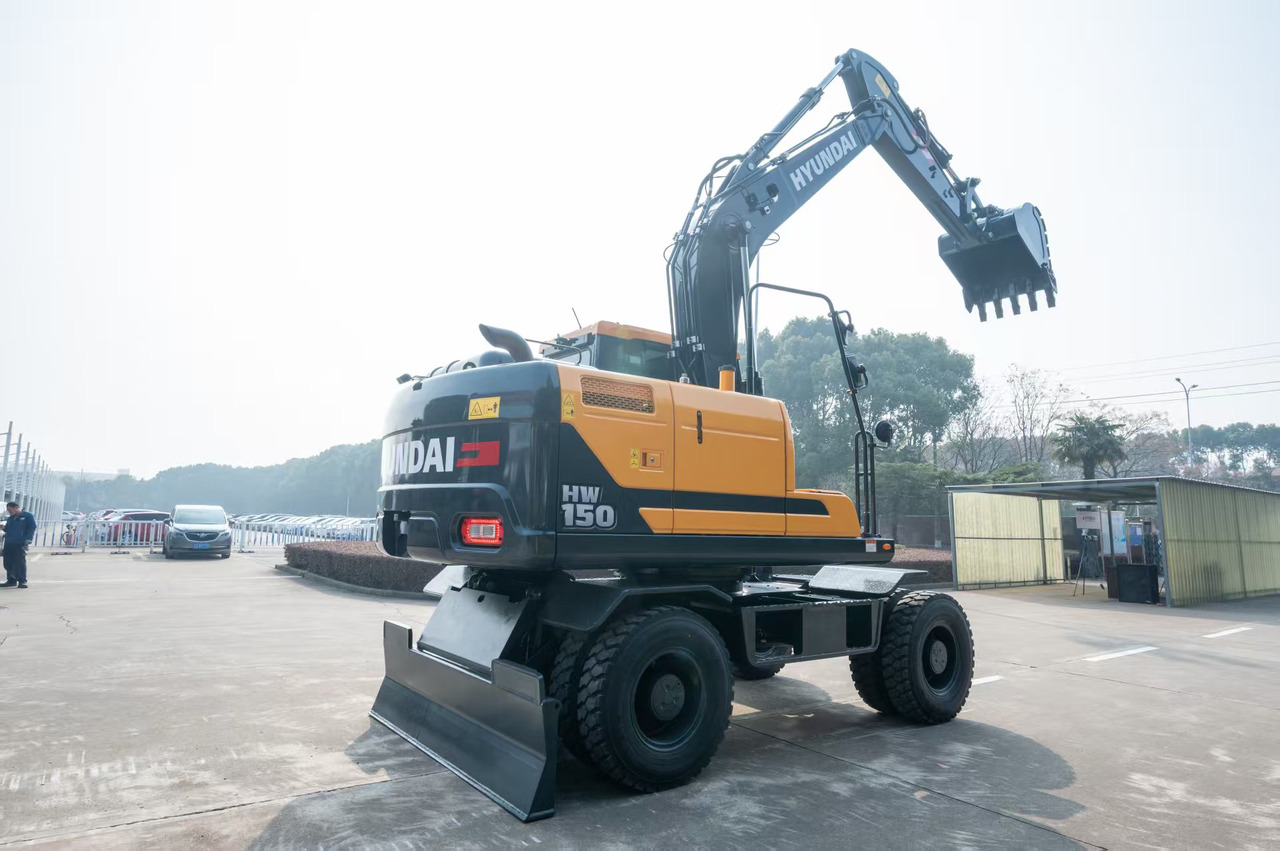 HYUNDAI HW150 - حفارة على عجلات: صور 1 HYUNDAI HW150 - حفارة على عجلات: صور 1