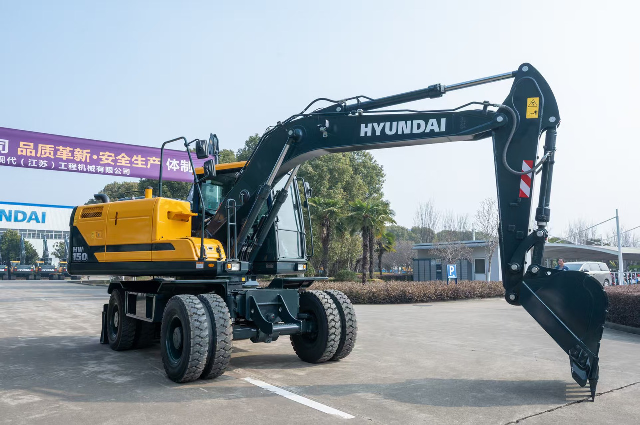 HYUNDAI HW150 - حفارة على عجلات: صور 2 HYUNDAI HW150 - حفارة على عجلات: صور 2