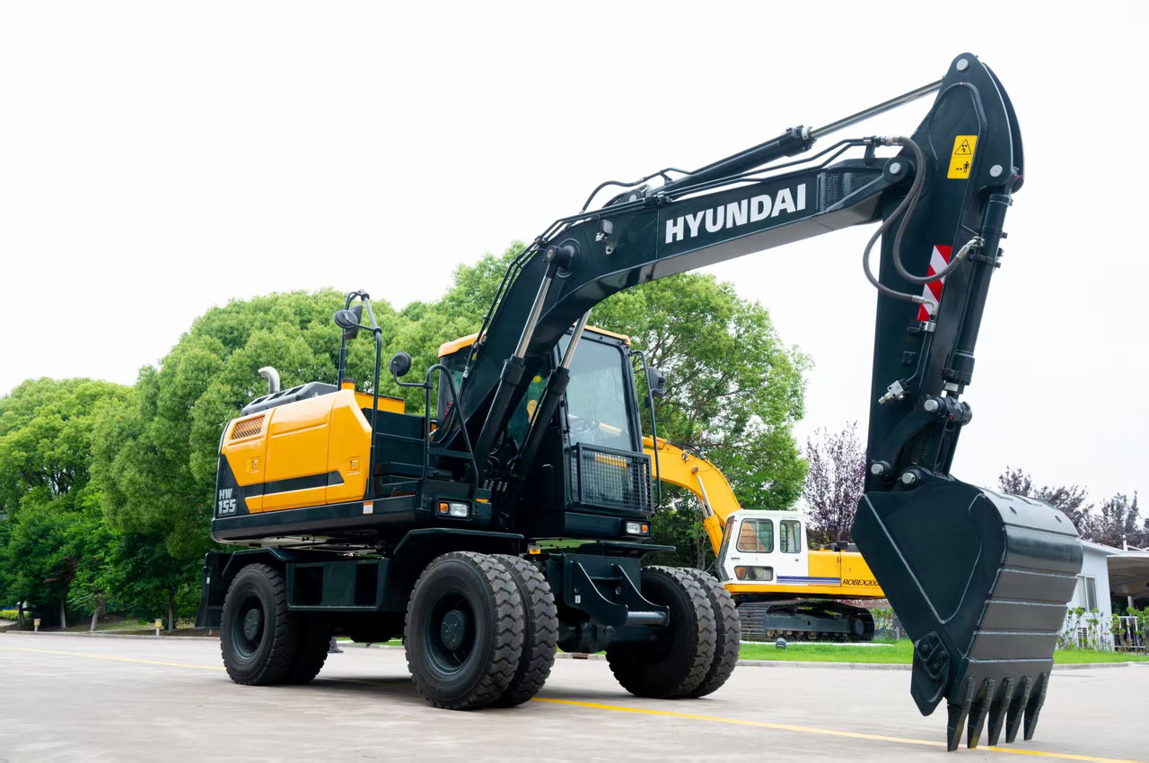 HYUNDAI HW155 - حفارة على عجلات: صور 5 HYUNDAI HW155 - حفارة على عجلات: صور 5