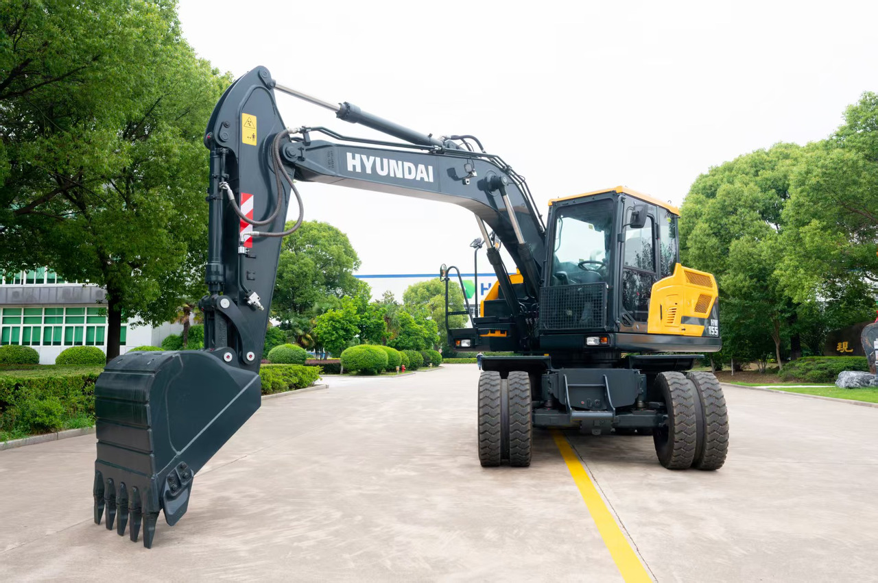HYUNDAI HW155 - حفارة على عجلات: صور 3 HYUNDAI HW155 - حفارة على عجلات: صور 3