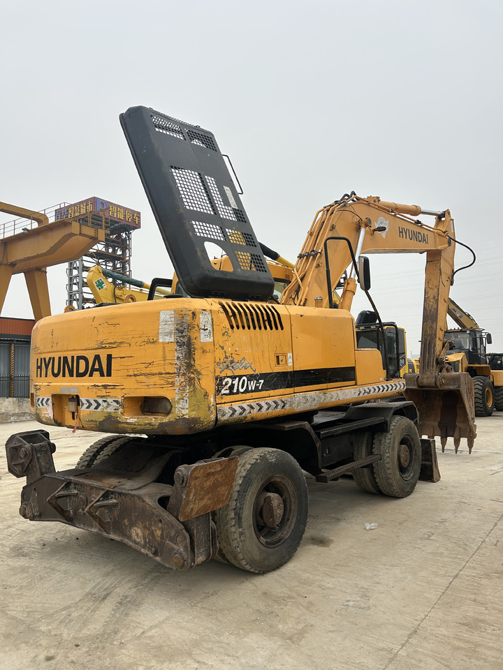 HYUNDAI R210W-7 - حفارة على عجلات: صور 1 HYUNDAI R210W-7 - حفارة على عجلات: صور 1