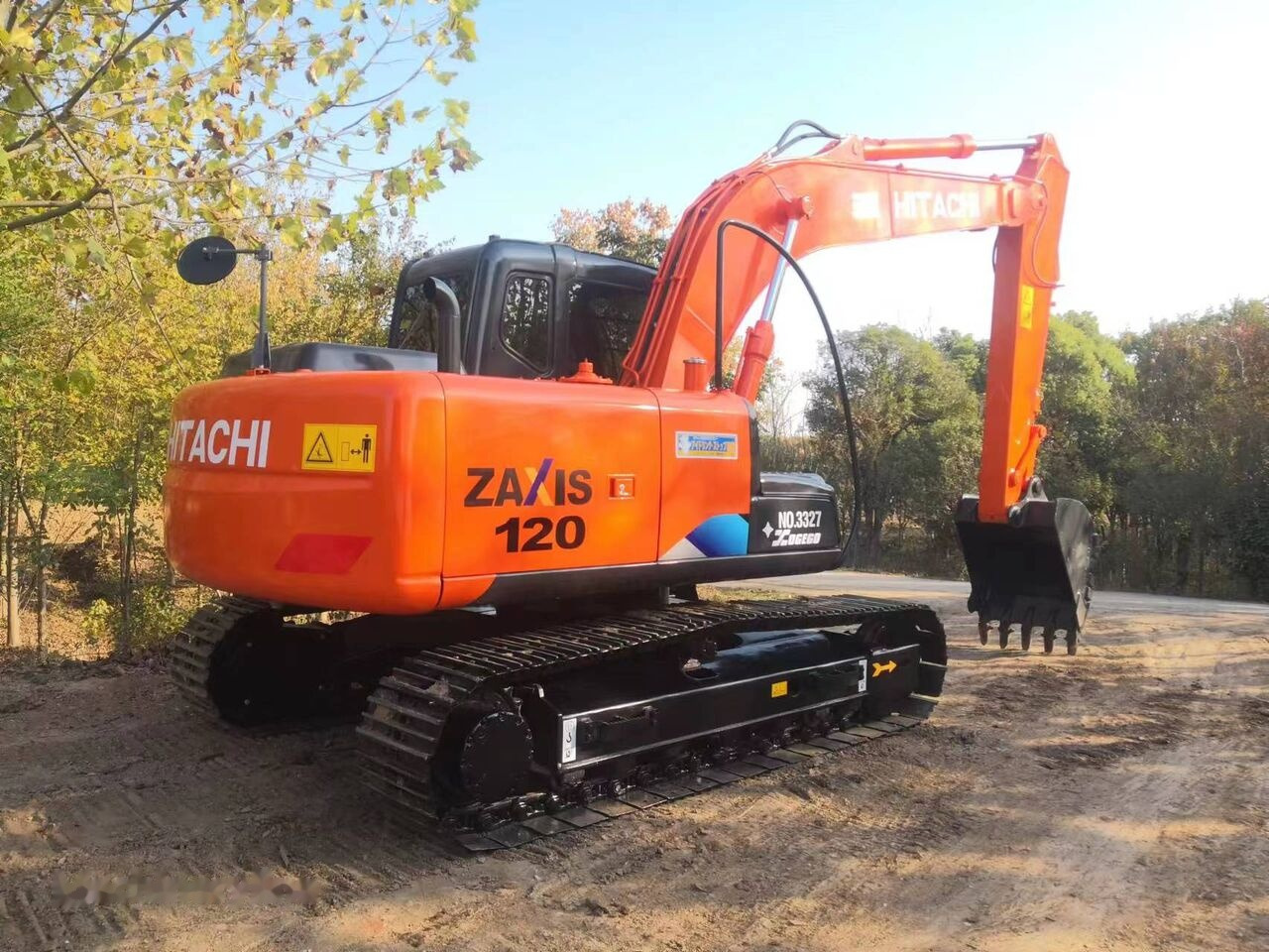 Hitachi ZX120 - حفارات زحافة: صور 1 Hitachi ZX120 - حفارات زحافة: صور 1