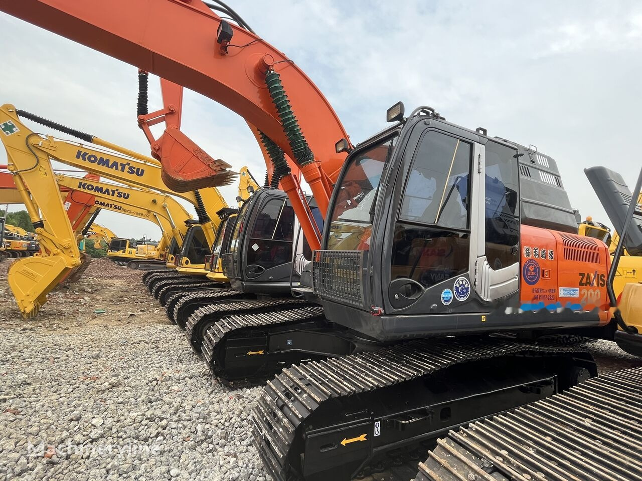 Hitachi ZX200 - حفارات زحافة: صور 1 Hitachi ZX200 - حفارات زحافة: صور 1