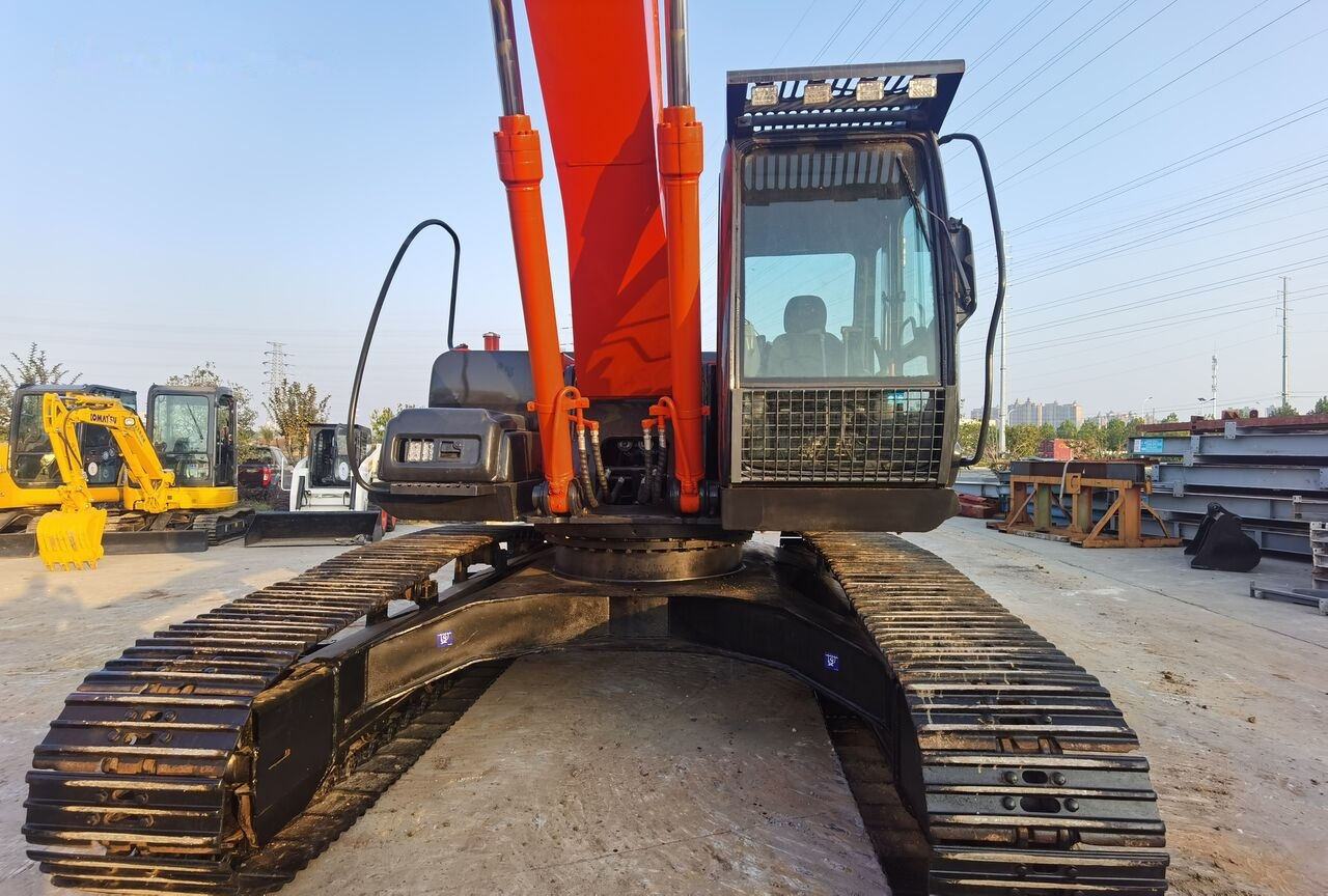 Hitachi ZX240 - حفارات زحافة: صور 2 Hitachi ZX240 - حفارات زحافة: صور 2