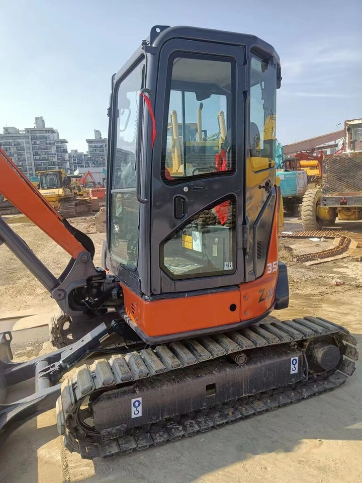 Hitachi ZX35U-5A - حفارة مصغرة: صور 3 Hitachi ZX35U-5A - حفارة مصغرة: صور 3