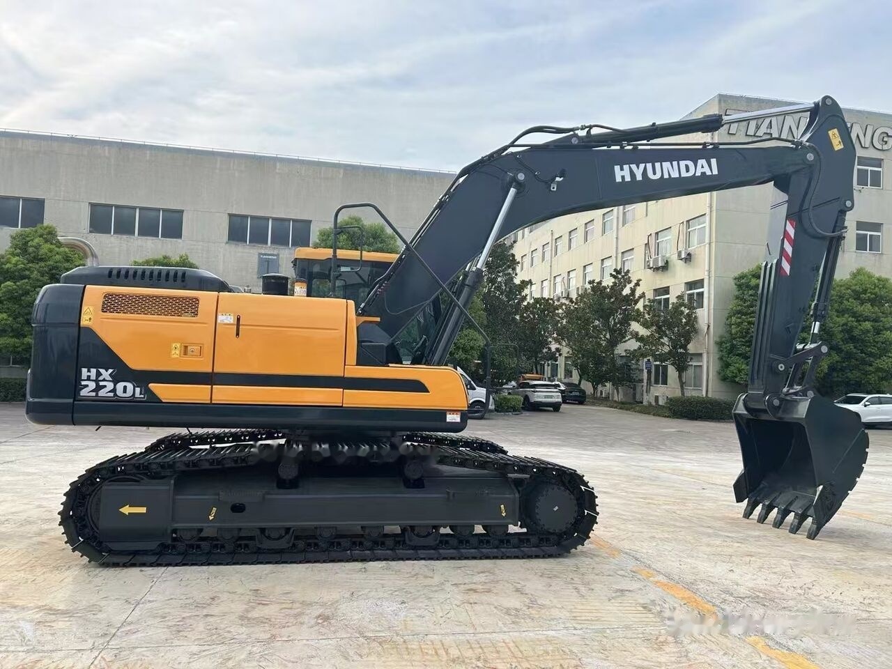 Hyundai HX220 - حفارات زحافة: صور 5 Hyundai HX220 - حفارات زحافة: صور 5